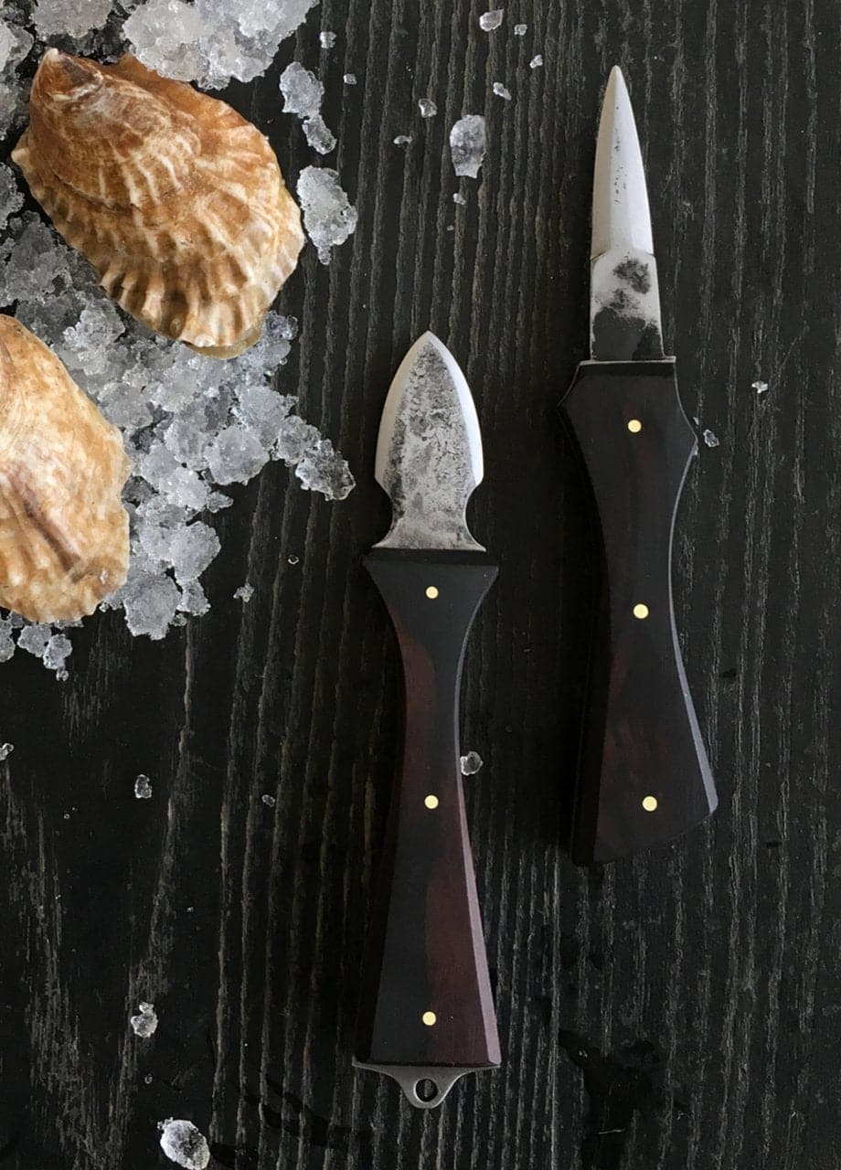 TRADITIONAL OYSTER KNIFE - PLASTIC HANDLE