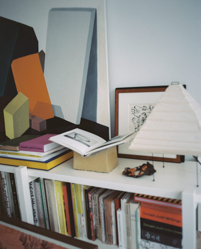 Apartamento Ceramic Book Holder