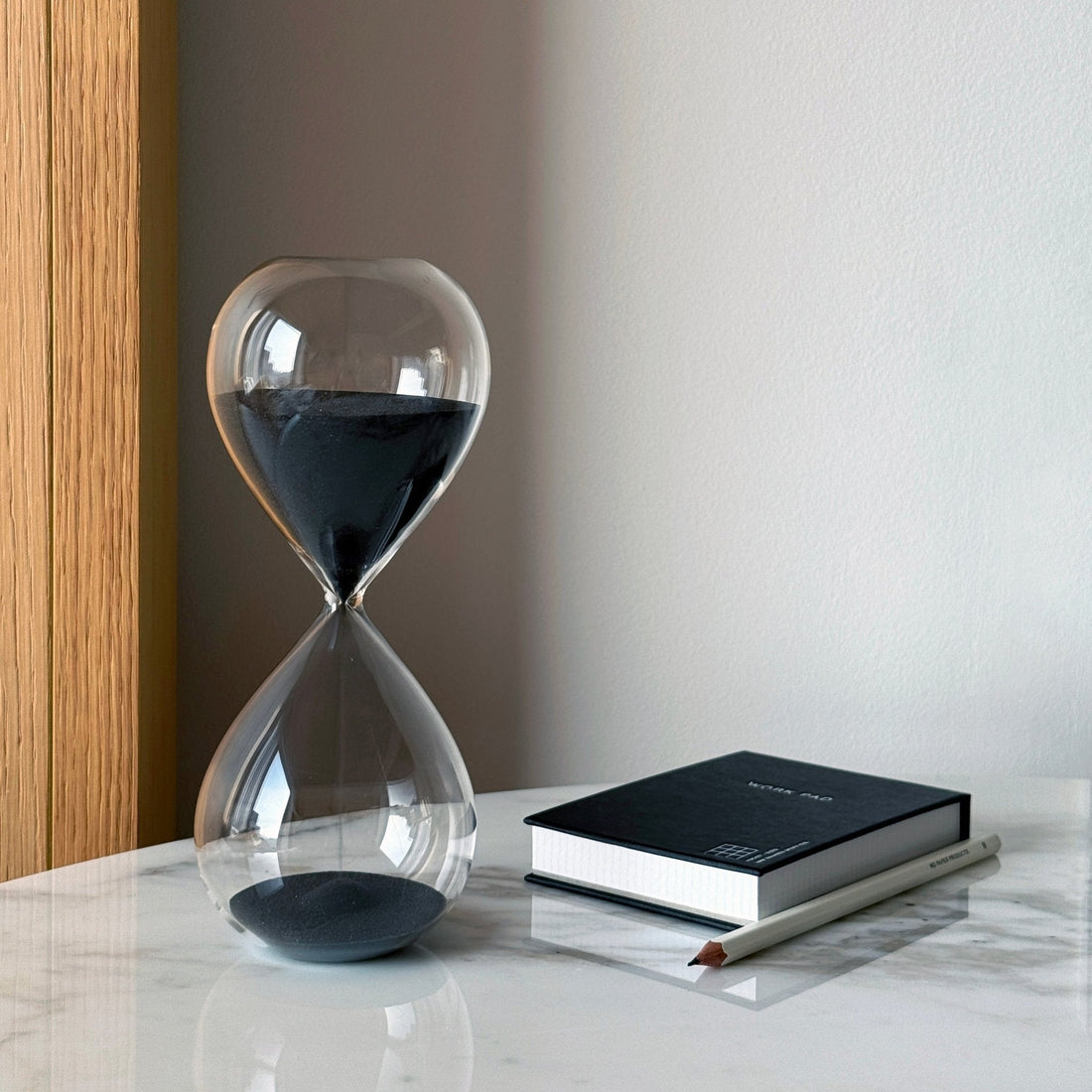 Desktop Hourglass: Jet Black