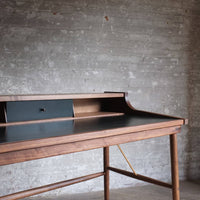 Hugo Desk