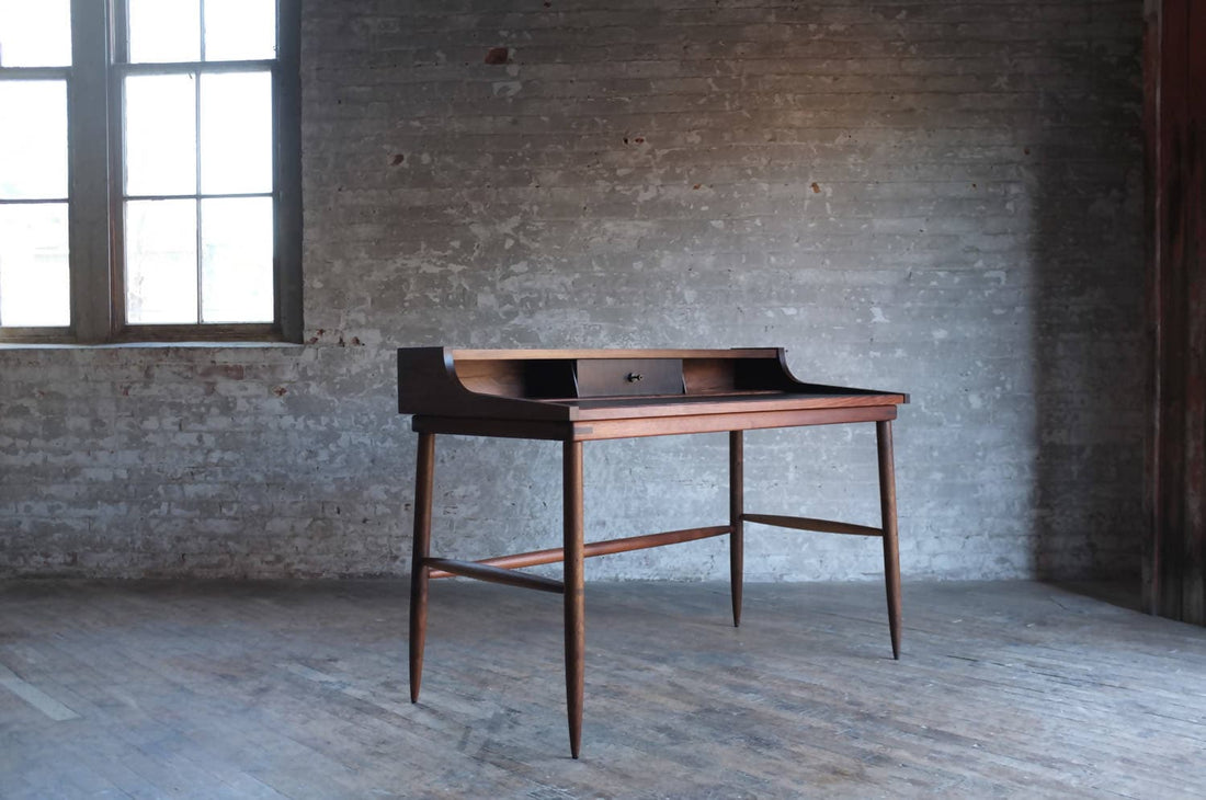 Hugo Desk